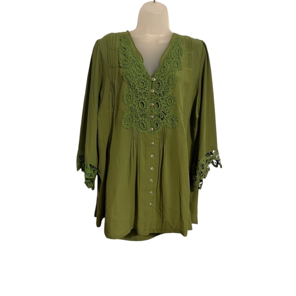 GORGEOUS 3/4  SLEEVE BLOUSE w/Lace Detail   PLUS: 18     #9